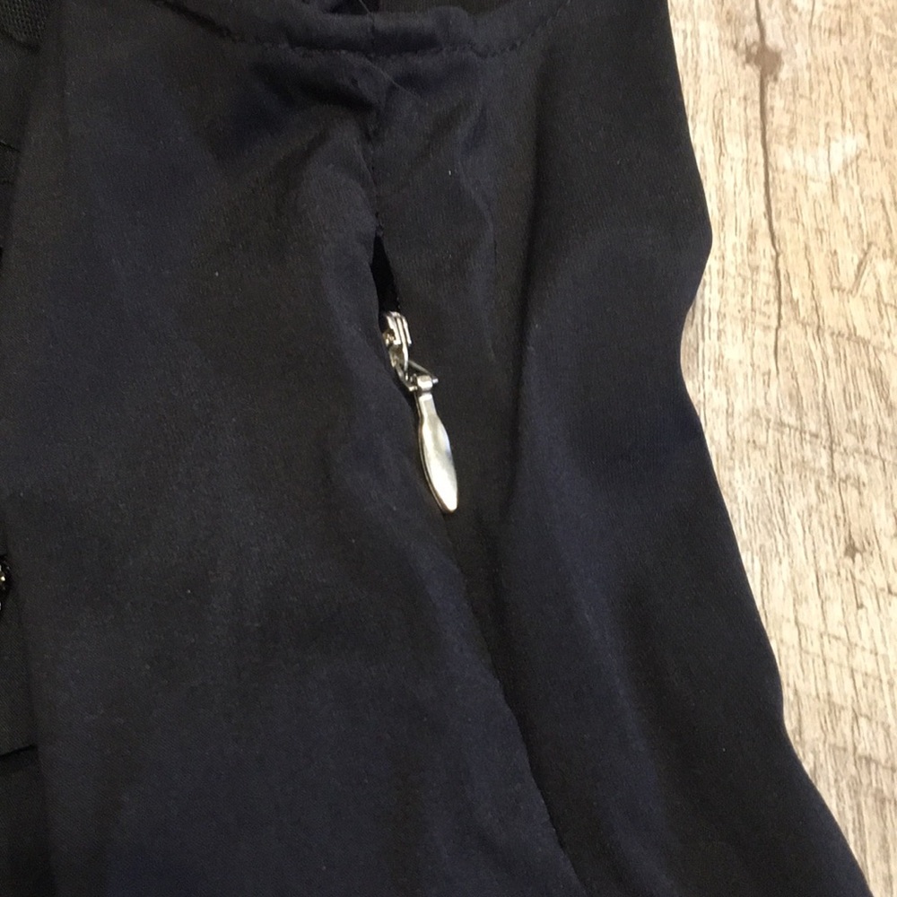 Express Scalloped Chain Ruffle Top - Picture 4 of 5